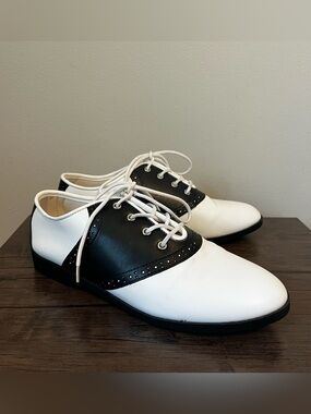 Funtasma Black White Women’s Saddle Shoes Size 7-7.5